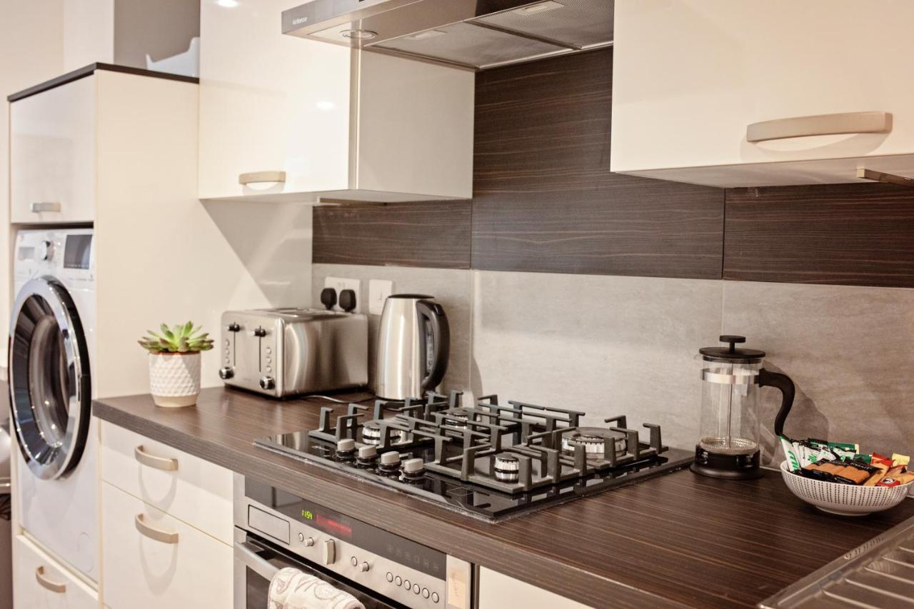 The Dragon'S Den Apartment Харогейт Екстериор снимка